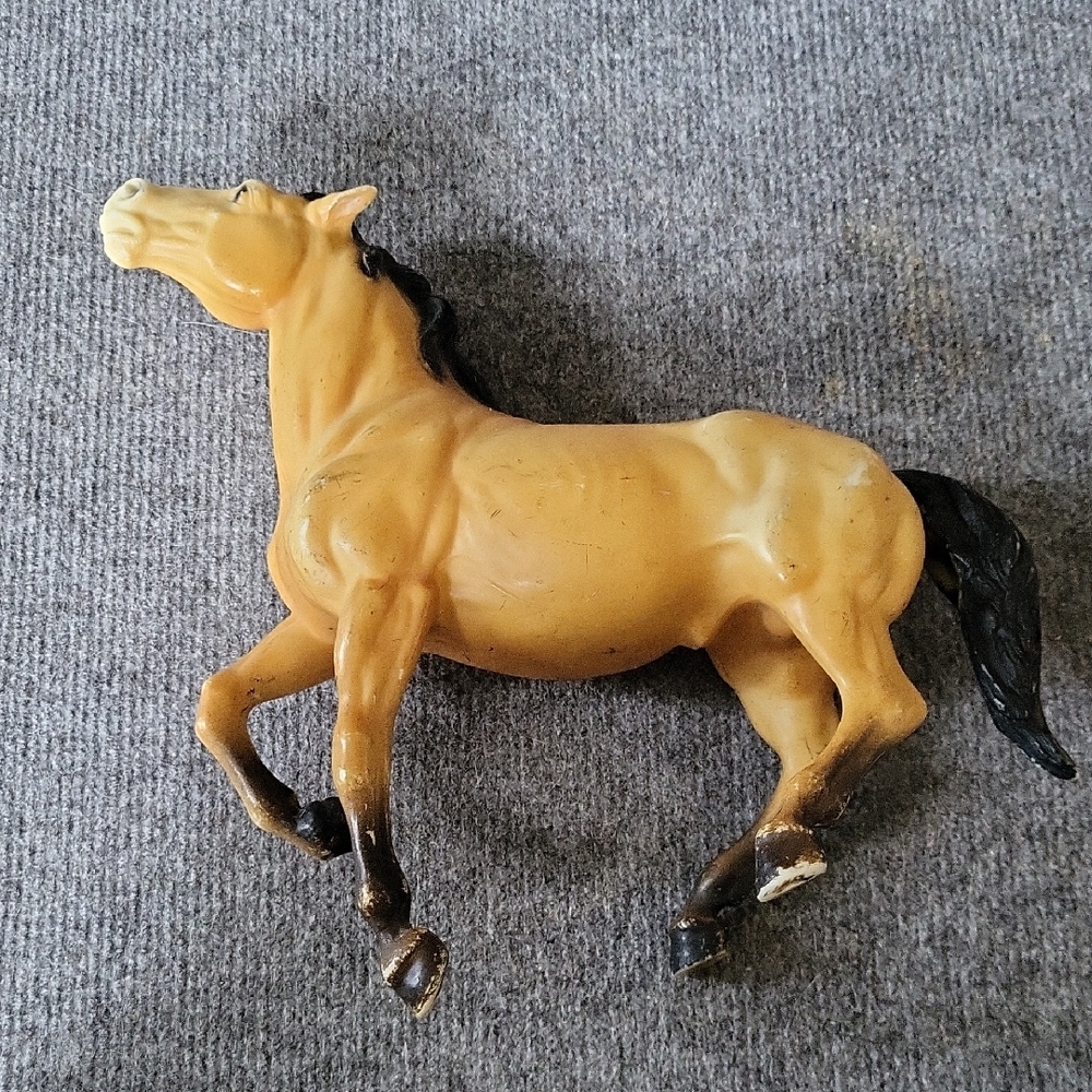 Breyers Vintage Mustang Tan and Black Horse Figurine
